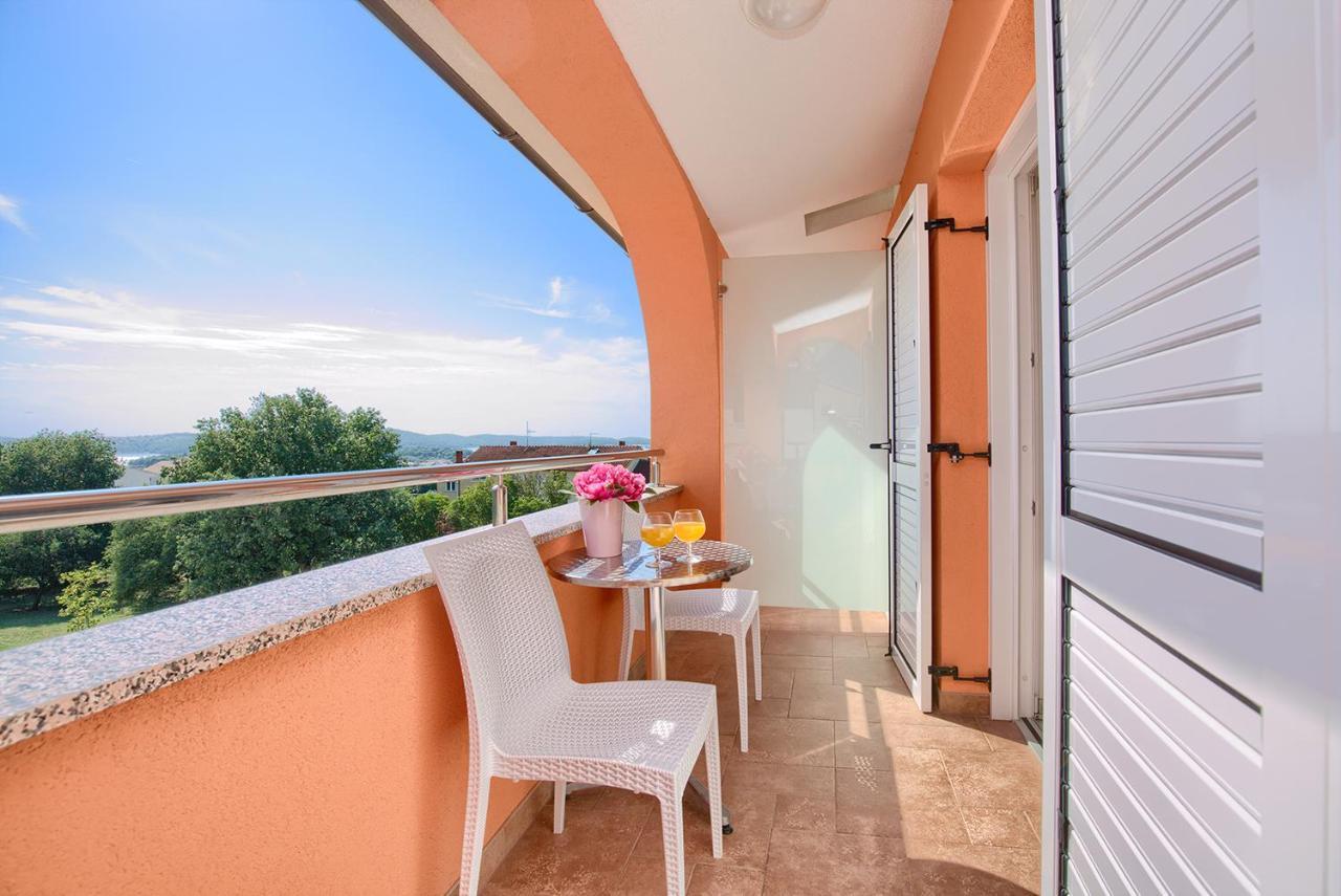 Apartments Orange Medulin Extérieur photo