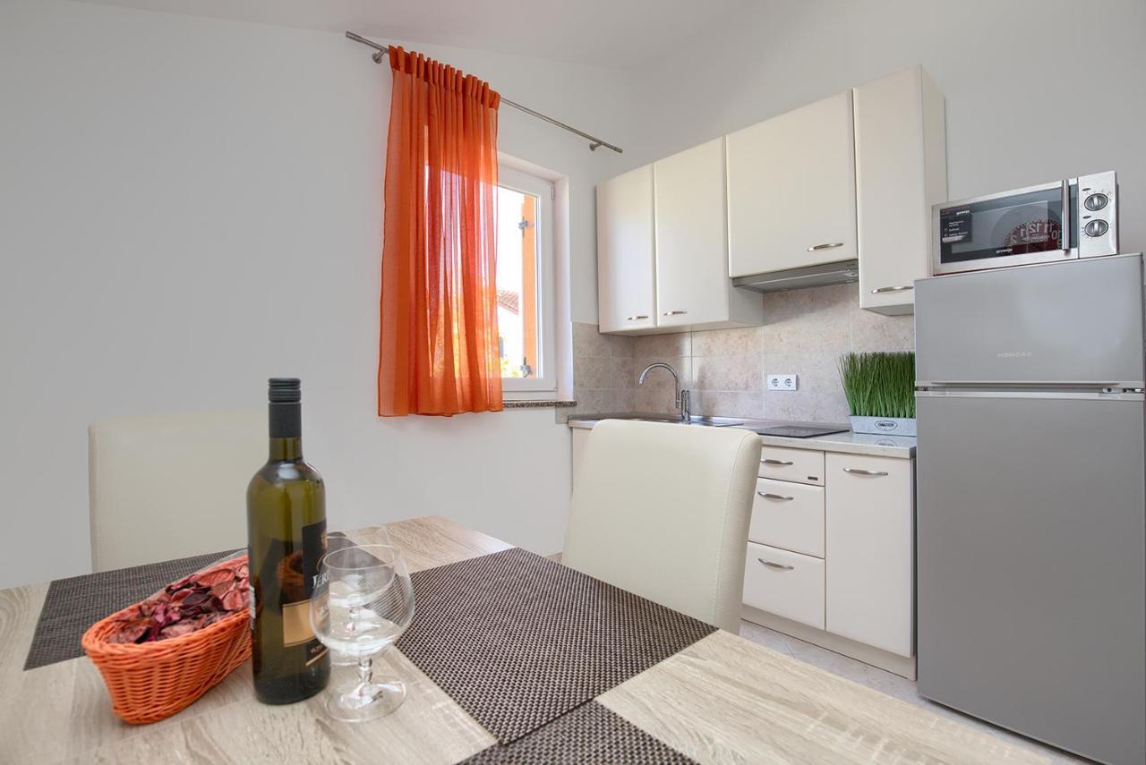 Apartments Orange Medulin Extérieur photo