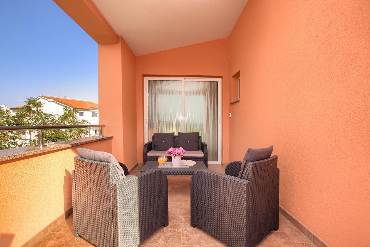 Apartments Orange Medulin Extérieur photo