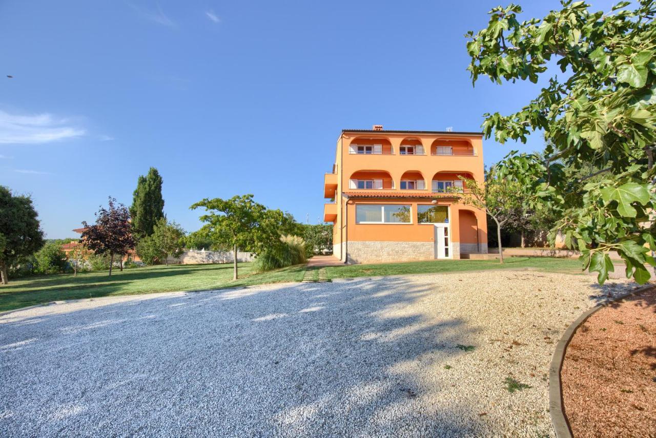 Apartments Orange Medulin Extérieur photo