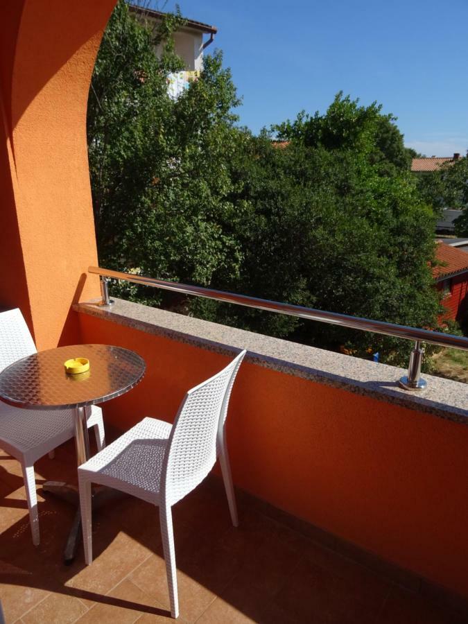 Apartments Orange Medulin Extérieur photo