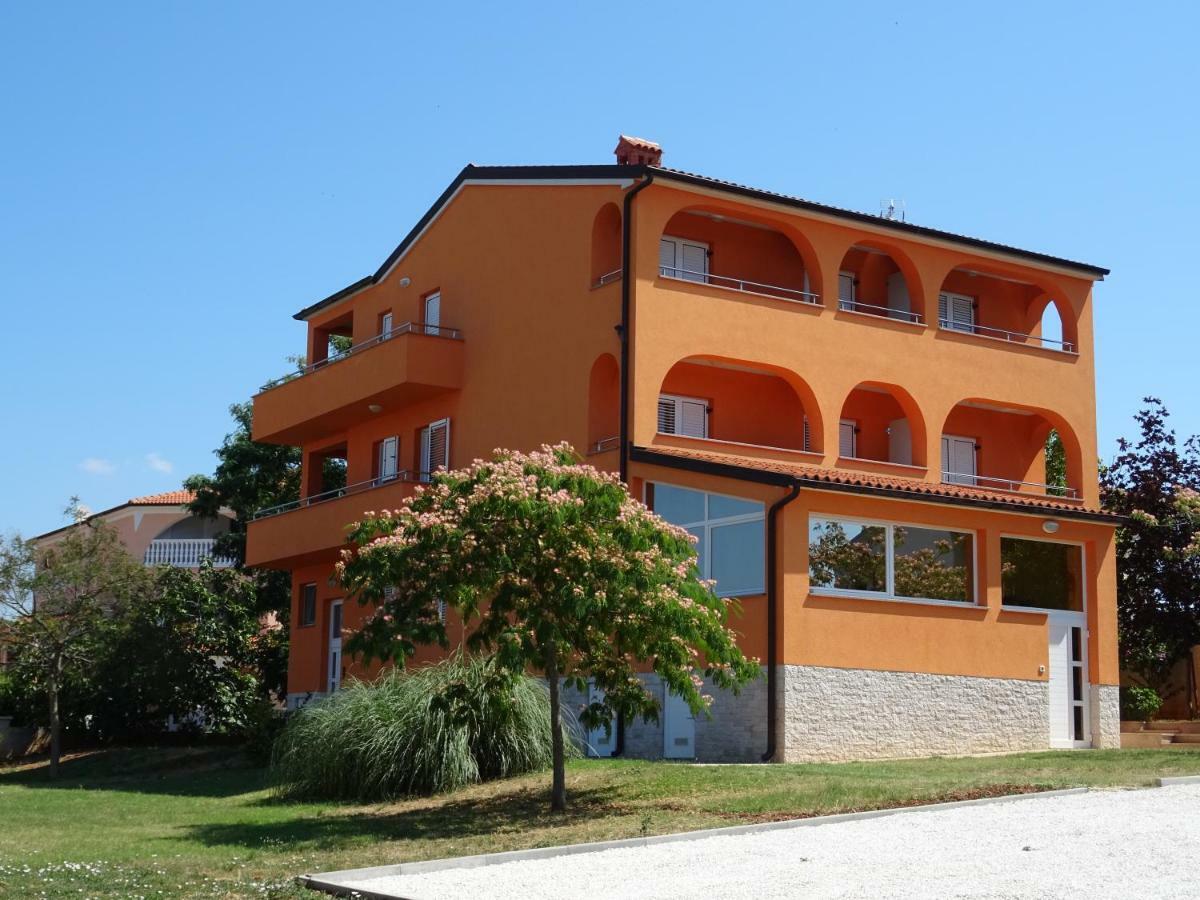 Apartments Orange Medulin Extérieur photo